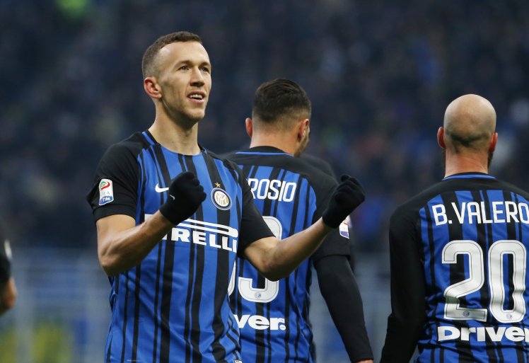 Ivan Perisic tak terbentuk saat Inter melawan Chievo Verona. Foto: AP/Antonio Calanni