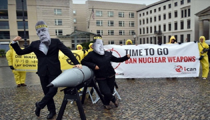 Kampanye International Campaign to Abolish Nuclear Weapons (ICAN) yang menyuarakan tentang perdamainan dan penghapusan senjata nuklir. Foto: Omer Messinger/Getty Images