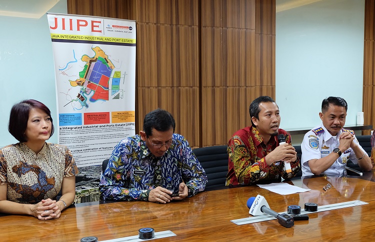 Penandatanganan Perjanjian Konsesi, Otoritas Pelabuhan Kelas II Gresik dengan PT Berlian Manyar Sejahtera serta Pelindo III (Foto Tri Wahyudi/Nusantaranews.co)