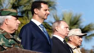 Presiden Rusia Vladimir Putin dan Presiden Suriah Bashar al-Assad saat pengumuman penarikan tentara Rusia dari Suriah di Pangkalan Udara Khmeimim di Provinsi Latakia. Foto: Kremlin Press Office/Handout/Anadolu Agency/Getty Images