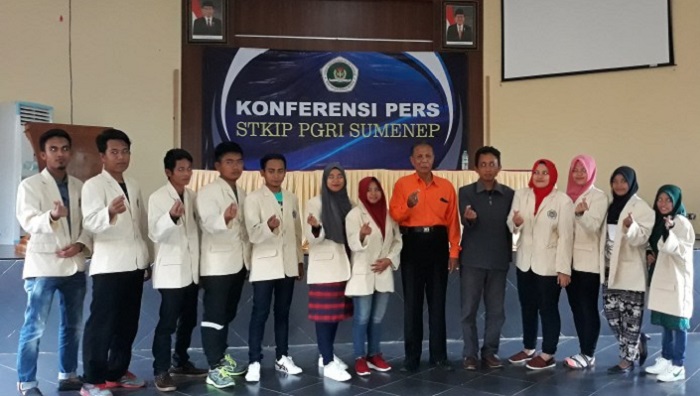 11 mahasiswa STKIP PGRI Sumenep datang dari Thailand disambut gembira oleh pikah akademik. Foto: Dok. Mahdi Al Habib/ NusantaraNews