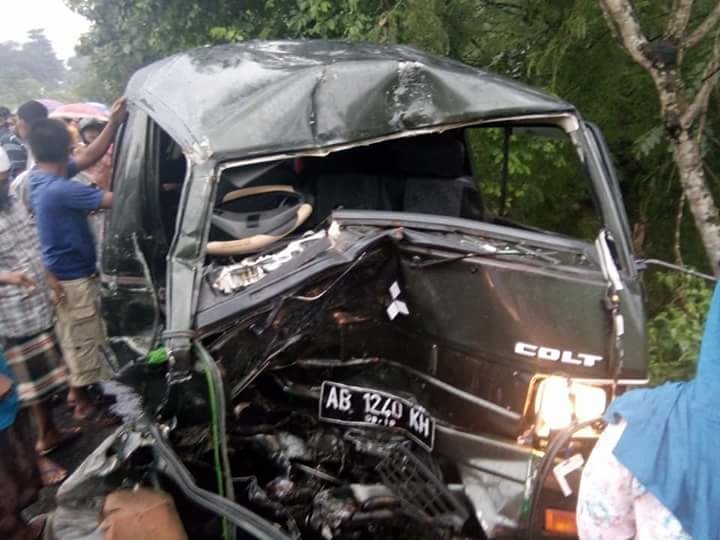 Kecelakaan lalu lintas (Laka Lantas) terjadi di Jl. PUD Desa Lenteng Barat, Kecamatan Lenteng, Sumenep, Madura, Jawa Timur. Foto: Mahdi Alhabib/NusantaraNews