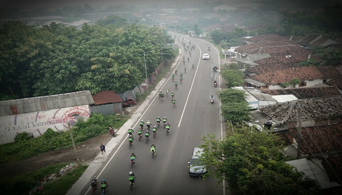 Ribuan peserta road bike yang memadati lapangan Makodam V/Brawijaya, Surabaya pada Minggu (14/1/2018). Foto: Dok. Kodam V Brawijaya