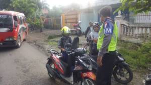 Satuan Lantas Polres Ponorogo, Jawa Timur melaksanakan Razia kendaraan yang tidak dilengkapi surat-surat kendaraan, Kamis (11/1/2018). Foto: Muh Nurcholis/NusantaraNews