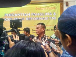 TB Hasanuddin saat menjadi pembicara di acara diskusi bertajuk Pergantian Panglima & Akselerasi Reformasi TNI di kawasan Cikini, Jakarta Pusat, Kamis (23/11). Foto: NUSANTARANEWS.CO/Eriec Dieda
