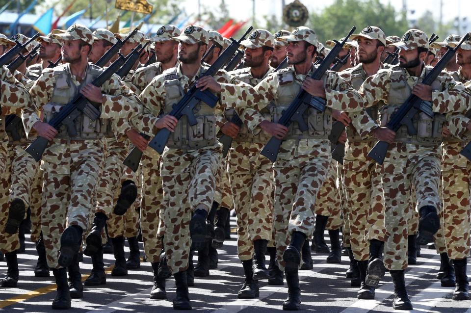 Tentara revolusi Iran (Iranian Military in Revolution and War). Foto: Associated Press/AP