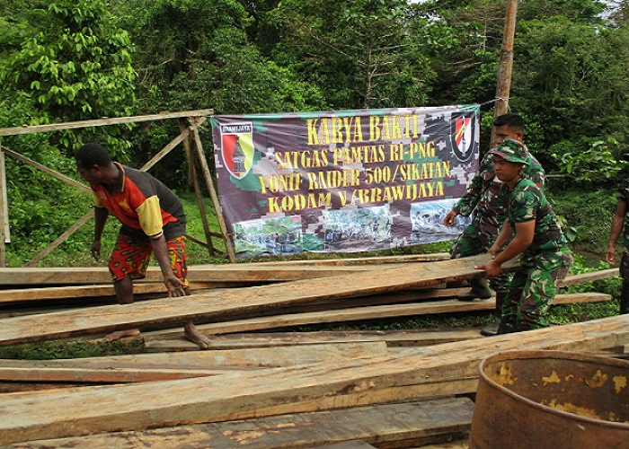 Satgas Yonif Raider 500 Sikatan berinisiatif untuk melakukan pembangunan di Mindiptana, Papua lantaran minim infrastruktur. Foto: Istimewa