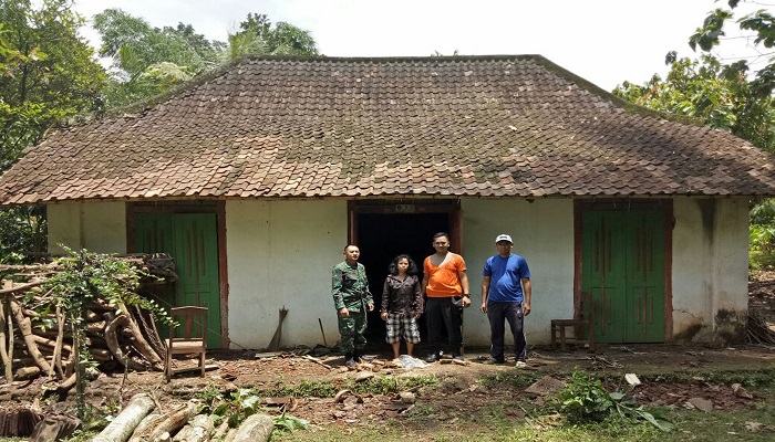 Rehab rumah warga yang tertimpa pohon tumbang di Kesamben, Blitar sudah rampung. Foto: Dok. Istimewa/NusantaraNews