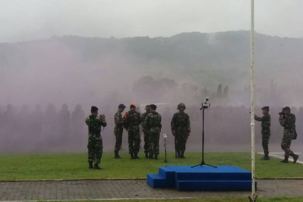 Sebanyak 379 siswa Semaba TNI AU angkatan ke-42 digembleng latihan berganda pada Kamis (11/1/2018) di lapangan Detasemen Meteorologi Pacitan Jalan WR Supratman Kelurahan Sidoharjo, Kecamatan Pacitan. Foto: Istimewa