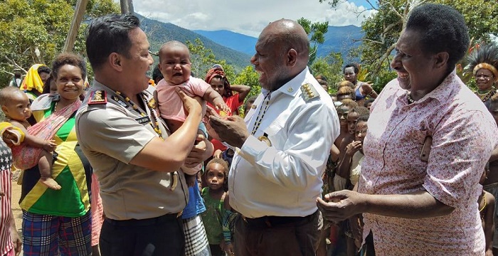 Kapolres Tolikara AKBP Mada Indra Laksanta saat bentuk Satgas Gabungan untuk Papua Sehat (Foto Istimewa/Nusantaranews.co)