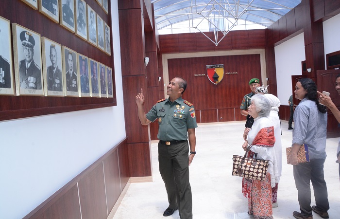 Pangdam V/Brawijaya Mayjen TNI Arif rahman mengunjungi Taman Perdamaian Dunia Soerjo Modjopahit (TPDSM) Senin (19/3/2018). (Foto: Istimewa/NusantaraNews)