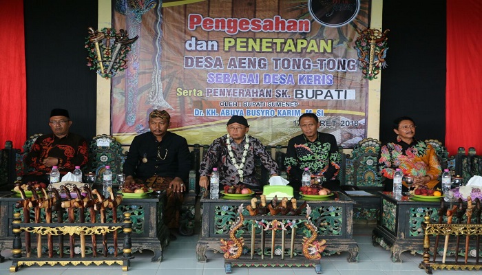 Bupati Sumenep KH. Abuya Busyro Karim Menetapkan Desa Aeng Tong-tong sebagai Desa Keris