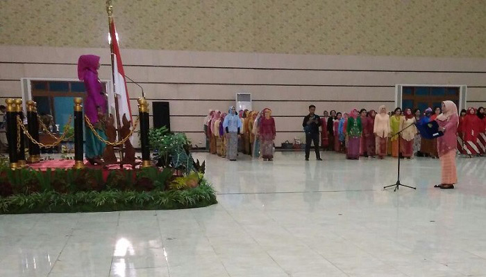 Bupati Jember, Jawa Timur, Faida bersama pejabat daerah Kabupaten Jember, Jawa Timur menggelar upcara peringatan Hari Kartini, Sabtu 21 April 2018. (Foto: Sis/NusantaraNews)