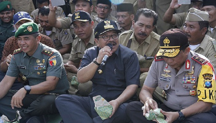 Gubernur Jawa Timur, Pangdam V Brawijaya dan Kapolda Jatim menggelar apel sinergitas di Mapolda Jatim