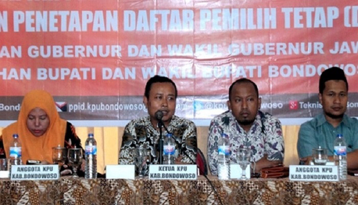 Rapat Pleno Terbuka Penetapan Daftar Pemilih Tetap (DPT) Pilbup Bondowoso dan Pilgub Jatim 2018 di Ballroom Hotel Palm, Rabu (18/4) petang. (Foto: Han/NusantaraNews)