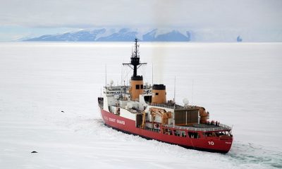 Kapal Penjaga Pantai (Coast Guard) Cutter Polar Star milik AS yang beroperasi du lepas pantai Artartika. (Foto: Coast Guard/Chief Petty Officer David Mosley)