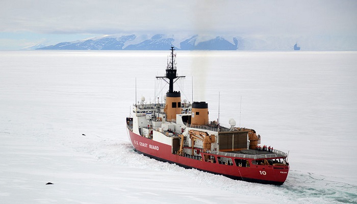 Kapal Penjaga Pantai (Coast Guard) Cutter Polar Star milik AS yang beroperasi du lepas pantai Artartika. (Foto: Coast Guard/Chief Petty Officer David Mosley)