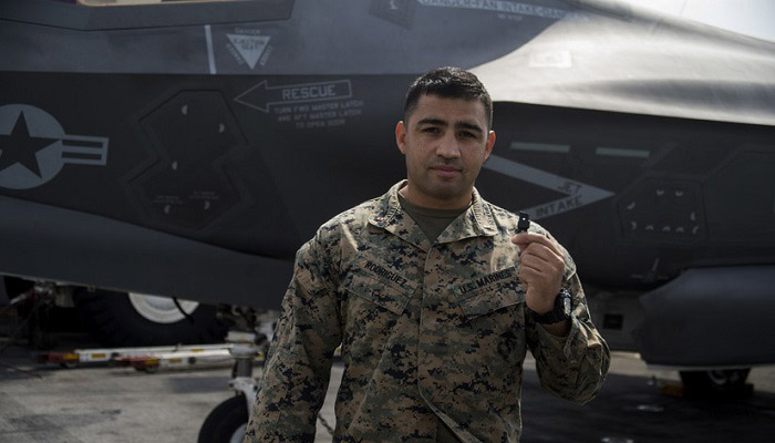 Perwira Kepala Korps Marinir 2 Daniel Rodriguez, komandan pengawas Combat Logistics Battalion 31