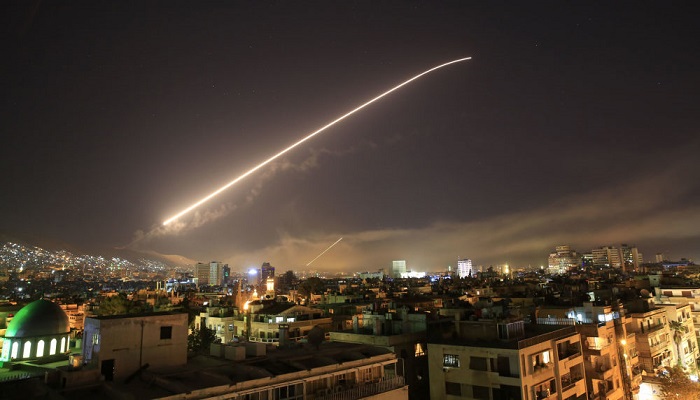 Rudal serangan udara pasukan AS, Inggris dan Perancis di Suriah. (AP Photo/Hassan Ammar)