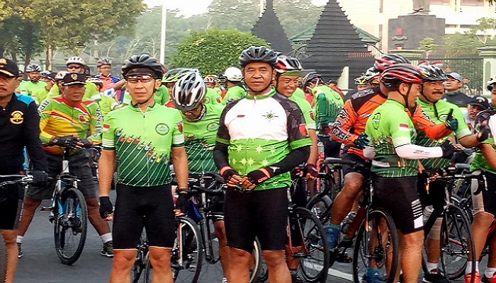 Cycling Club Bawa Misi Mengurangi Polusi Udara