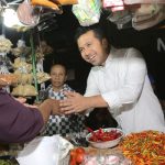 Pedagang Pasar Surabaya Yakin Khofifah-Emil Menang Telak