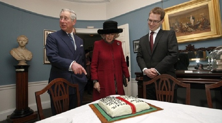 Pangeran Charless beserta Istrinya Camilla hadiri acara ulang tahun untuk Charles Dickens. (FOTO: Tempo)