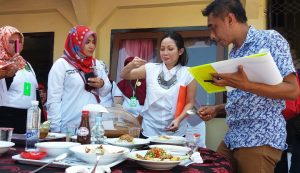 Chef Ririn Marinka Cicipi Soto Sabrang di Festival Kuliner Nusantara 2018
