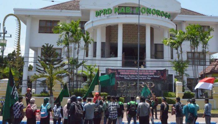 Aksi Solidaritas HMI Ponorogo Kecam Kekerasan Terhadap Mahasiswa (Foto Dok. Nusantaranews)