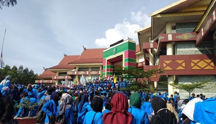 Demontrasi Mahasiswa UIR Dinilai Membawa Semangat Baru Untuk Bersikap Kritis (Foto Dok. Jawa Pos)