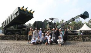 Kostrad Perkenalkan Tank Leopard, Ranpur Scorpion Kepada Masyarakat di Monas