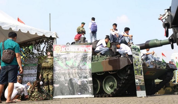 Kostrad Perkenalkan Tank Leopard, Ranpur Scorpion Kepada Masyarakat di Monas. (FOTO: Dok. Pengkostrad)