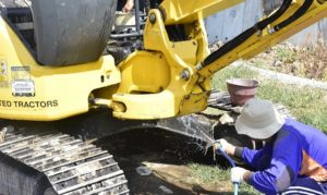 Serka Ini Prajurit TNI Sekaligus Operator Excavator