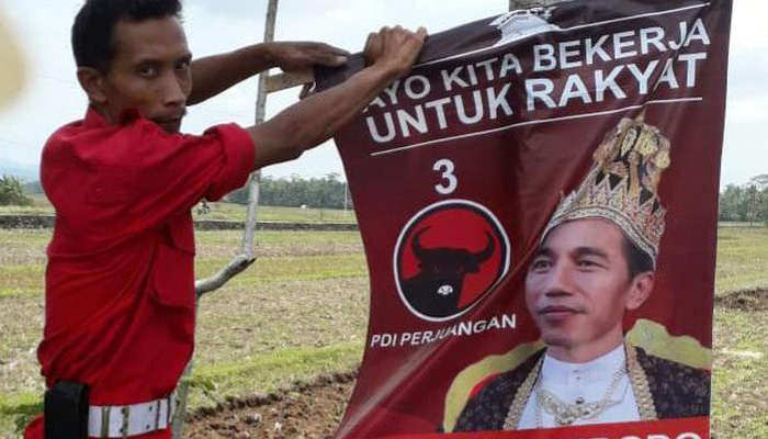 Pencopotan Poster Jokowi oleh PDIP (Foto Rinto Heksantoro/Detikcom)