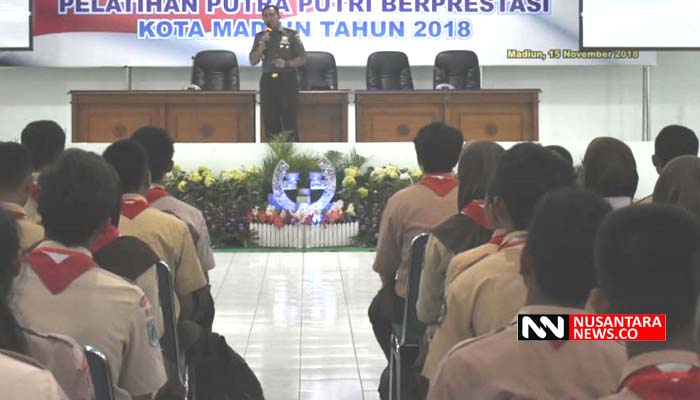 Sejumlah Pelajar Berprestasi di Madiun Dapat Wasbang (Foto Dok. Nusantaranews)