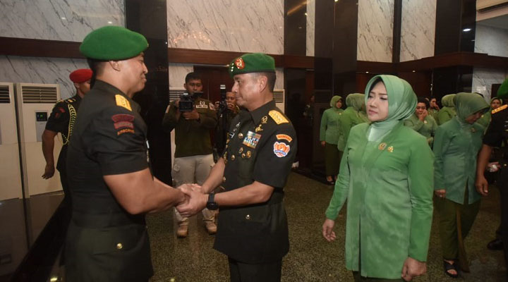 Sertijab Kasad dari Jenderal TNI Molyono kepada Jenderal TNI Andika Perkasa. (FOTO: Singgih Pambudi Arinto)