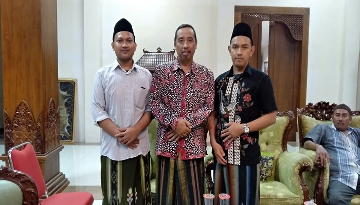 Bupati Kabupaten Rembang bersama pengurus Pusat Santriversitas, Kamis (27/12/2018). (Foto: Ucok/NUSANTARANEWS.CO)