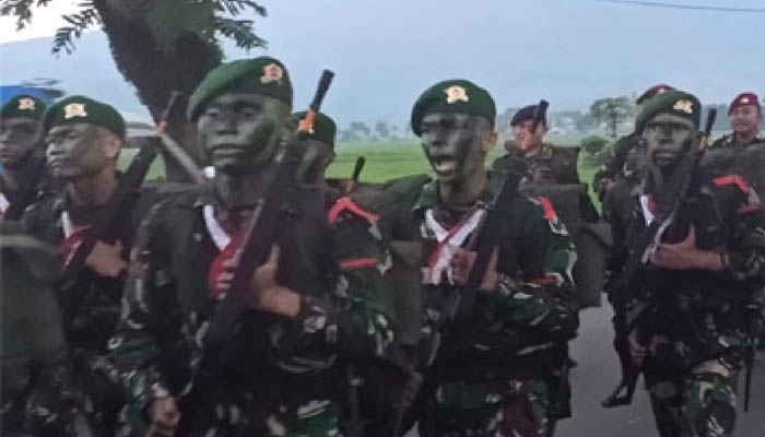 Napak Tilas Rute Gerilya Panglima Soedirman Prajurit Lanal Pangkalan Tegal di HUT Infanteri Ke-73. (FOTO: Istimewa/tni.mil)