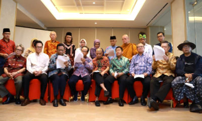 Tokoh Lintas Agama dan budayawan membacakan Risalah Jakarta. (FOTO: Dok. Kemenag/Rusdy)