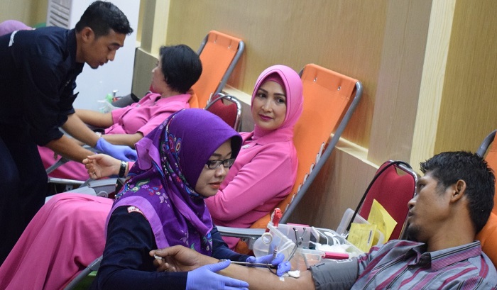 Peringati Hari Juang Kartika dan HUT Kodam V/Brawijaya, Korem 081/DSJ menggelar kegiatan donor darah. (FOTO: Penrem081)