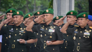 Seluruh Unsur TNI AD Beramai-ramai Ziarah Makam Pahlawan