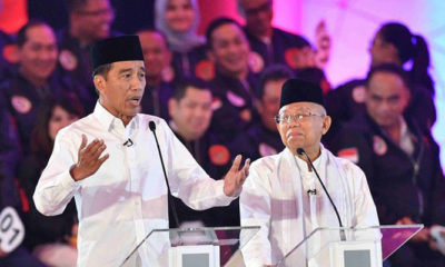 Capres-cawapres nomor urut 01 Jokowi dan Ma'ruf Amin Saat Debat Perdana Pilpres 2019, (Foto Antara/Sigid Kurniawan)