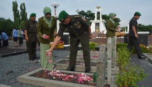 Peringati HUT ke-68 Penerangan TNI AD, Pendam IV Ziarah ke Makam Pahlawan