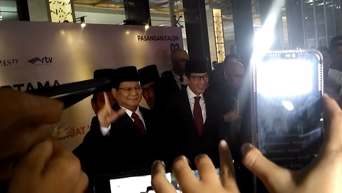 Prabowo-Sandi Tiba Satu Jam Sebelum Debat Dimulai. (FOTO: NUSANTARANEWS.CO/Adhon)