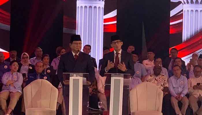Prabowo-Sandi menjawab pertanyaan pada debat perdana capres-cawapres 2019. (FOTO: NUSANTARANEWS.Co)