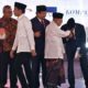 Sandiaga Uno Cium Tangan Kiai Ma'ruf Amin Seusai Debat Capres Cawapres 2019 pada Kamis, 17 Januari 2019 di Hotel Bidakara, Jakarta (Foto ANTARA/Sigid Kurniawa)