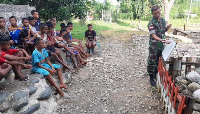 Anak Anak Di Perbatasan Belajar Jarimatika Di Bimbing Angota TNI (Foto Istimewa)