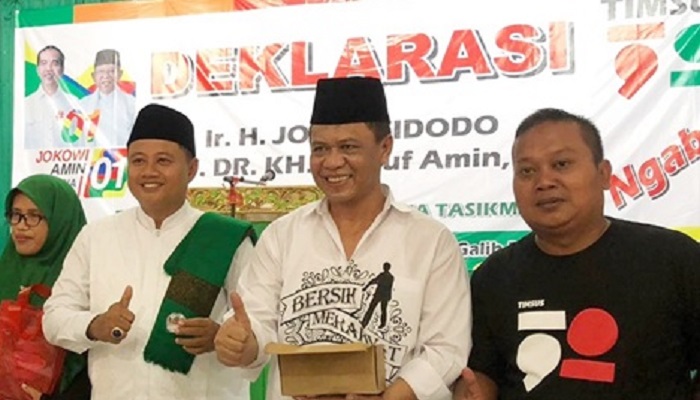 Caleg DPR RI Anton Charliyan Bersama Dewan Pengarah Timsus 1901 Juara Jawa Barat Uu Ruzhanul Ulum Saat Deklarasi Dukungan Untuk Paslon 01 (Foto Istimewa)