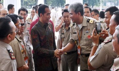 Presiden Joko Widodo (Jokowi) dan Jajaran Kementerian Kementerian Agraria dan Tata Ruang/Badan Pertanahan Nasional (ART/BPN) menggelar pertemuan di Istana Negara, Jakarta, pada Rabu (6/2). (Foto: Muh Nurcholis/NUSANTARANEWS.CO)