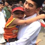 Momen Jokowi Gendong Bocah Berkebutuhan Khusus Tuai Rasa Haru Masyarakat