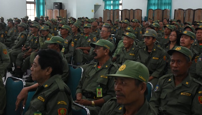 Satlinmas Madiun, Jawa Timur bantu pemerintah sukseskan Pemilu 2019. (Foto: Istimewa)